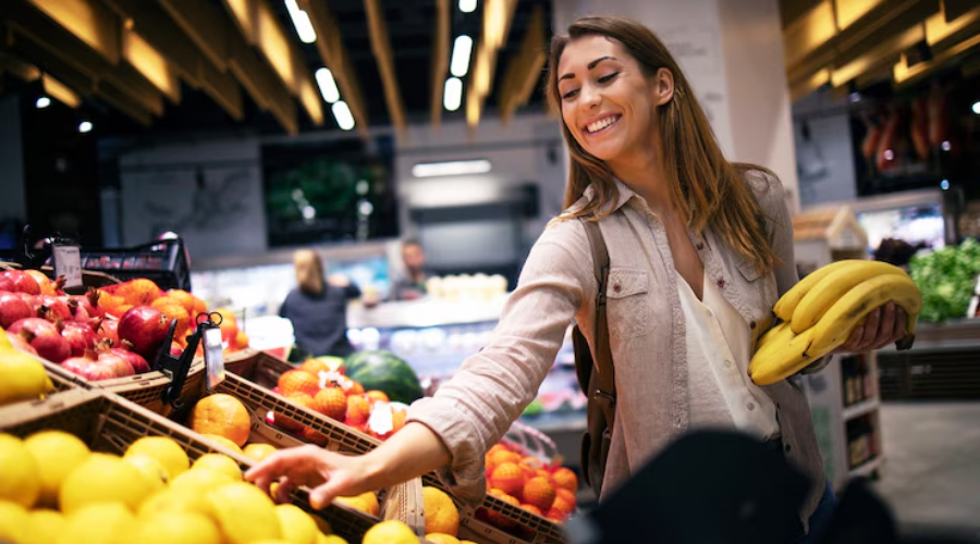 Hasta qué hora está abierta la tienda de alimentos más cercana